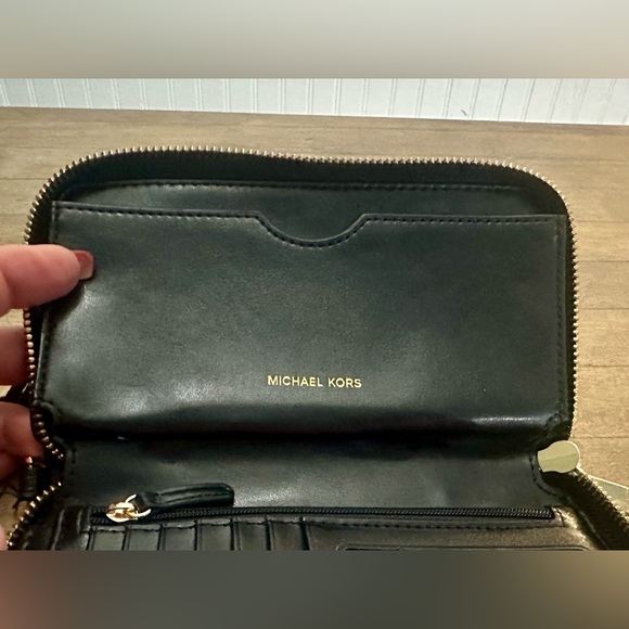 Michael Kors Black Pebbled Leather Jet Set Continental Wristlet Wallet - Picture 6 of 9